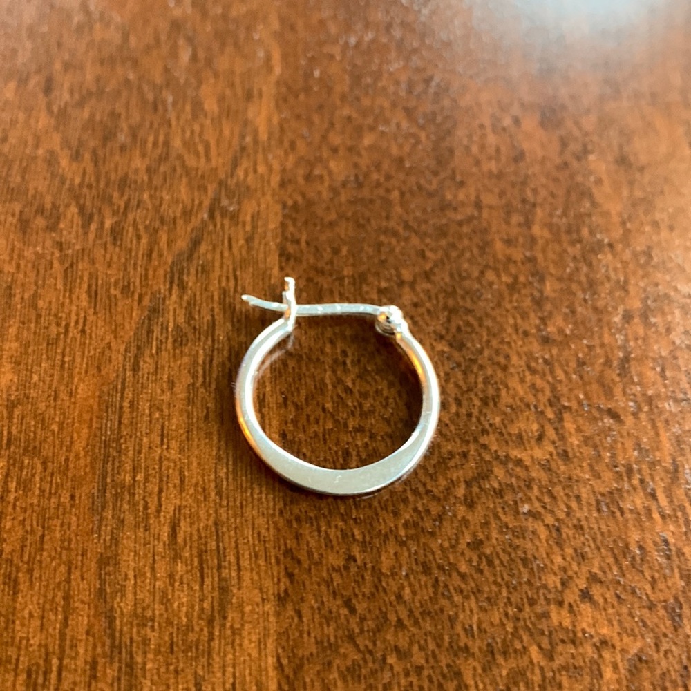 925 Sterling small hoop earring - Picture 1 of 13